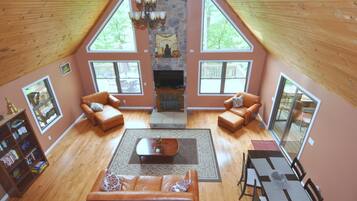 House, Multiple Beds (Rivers Tranquility) | Living room | Fireplace