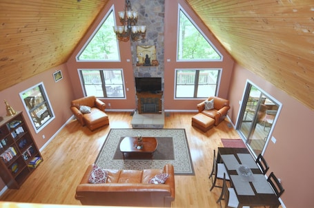 House, Multiple Beds (Rivers Tranquility) | Living room | Fireplace