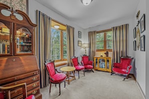 Casa, varias camas (Blue Badger Cottage -Perfect Getaway!) | 4 habitaciones, muebles diferentes, internet y ropa de cama