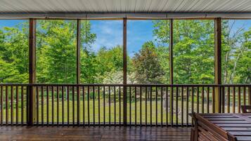 House, Multiple Beds (Blue Badger Cottage -Perfect Getaway!) | Terrace/patio