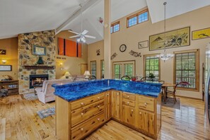 House, Multiple Beds (Blue Badger Cottage -Perfect Getaway!) | Private kitchen | Fridge, dishwasher, spices, freezer