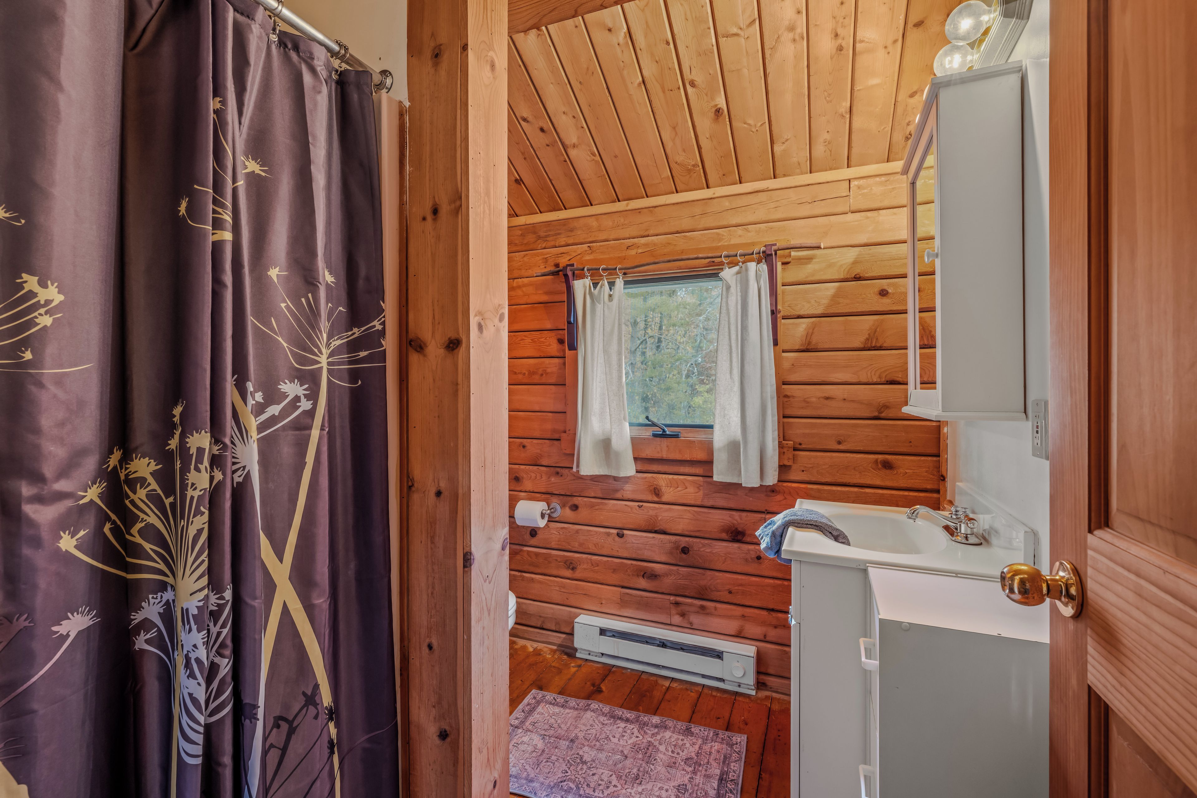 House, 1 Double Bed (Whispering Hills - Couples Getaway) | Bathroom | Shower, towels, shampoo