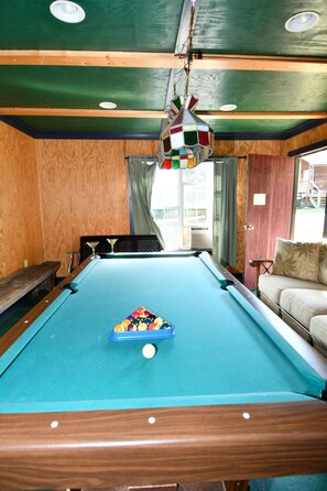 Huis, 1 tweepersoonsbed (Whispering Hills - Couples Getaway) | Spelletjeskamer