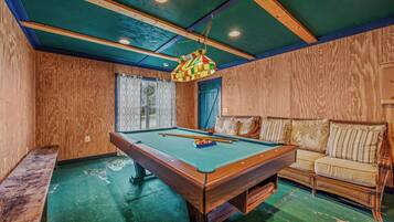 House, 1 Double Bed (Whispering Hills - Couples Getaway) | 1 bedroom, WiFi (free), bed sheets