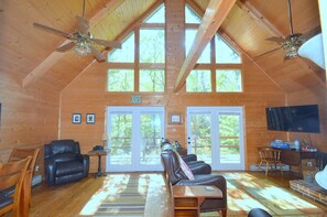 獨棟房屋, 多張床 (Rosies Creekside Retreat - 3 BR Escap) | 起居區 | 壁爐