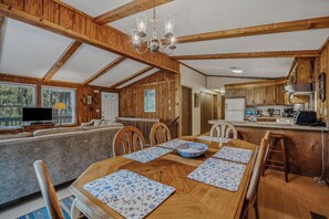 House, 2 Queen Beds, Mountain View (Mountain View Hideaway- A Fun Time Aw) | Dining room