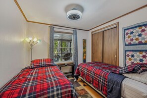 House, 2 Queen Beds, Mountain View (Mountain View Hideaway- A Fun Time Aw) - Mountain View Hideaway- A Fun Time Away! (Berkeley Springs)