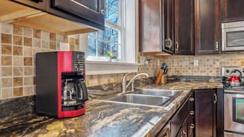 House, Multiple Beds (Summerfield Cottage at Sleepy Creek) | Coffee and/or coffee maker