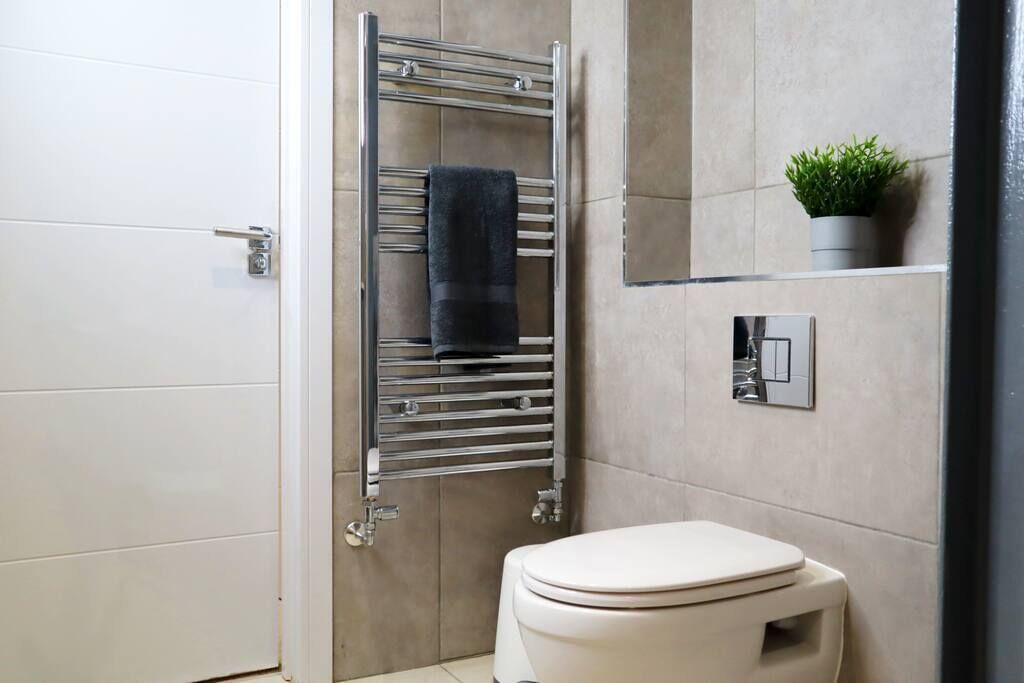 Secador de pelo y toallas