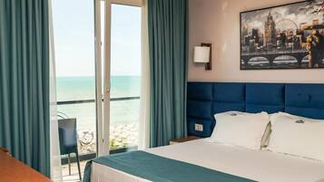 Double Room with Sea View (Sofa Bed) | Soundproofing, free WiFi, bed sheets