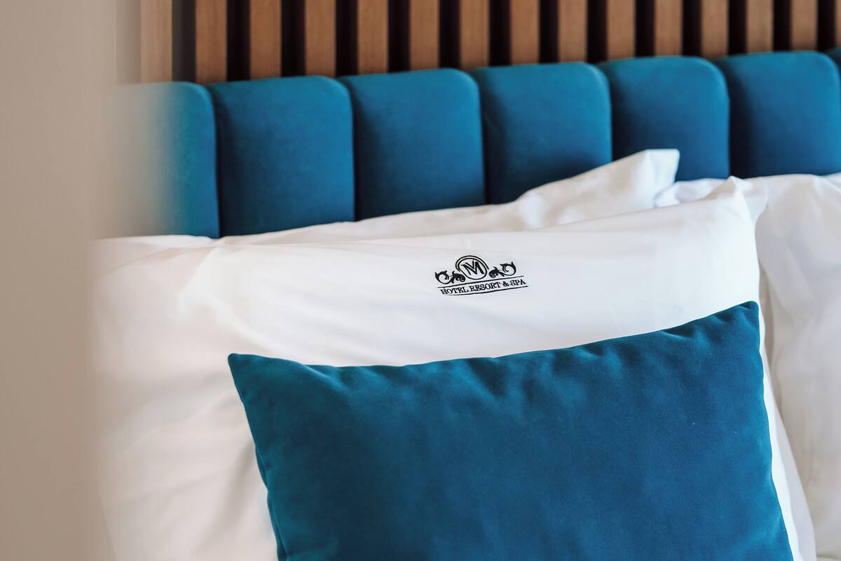 Double Room, Partial Sea View | Soundproofing, WiFi (free), bed sheets