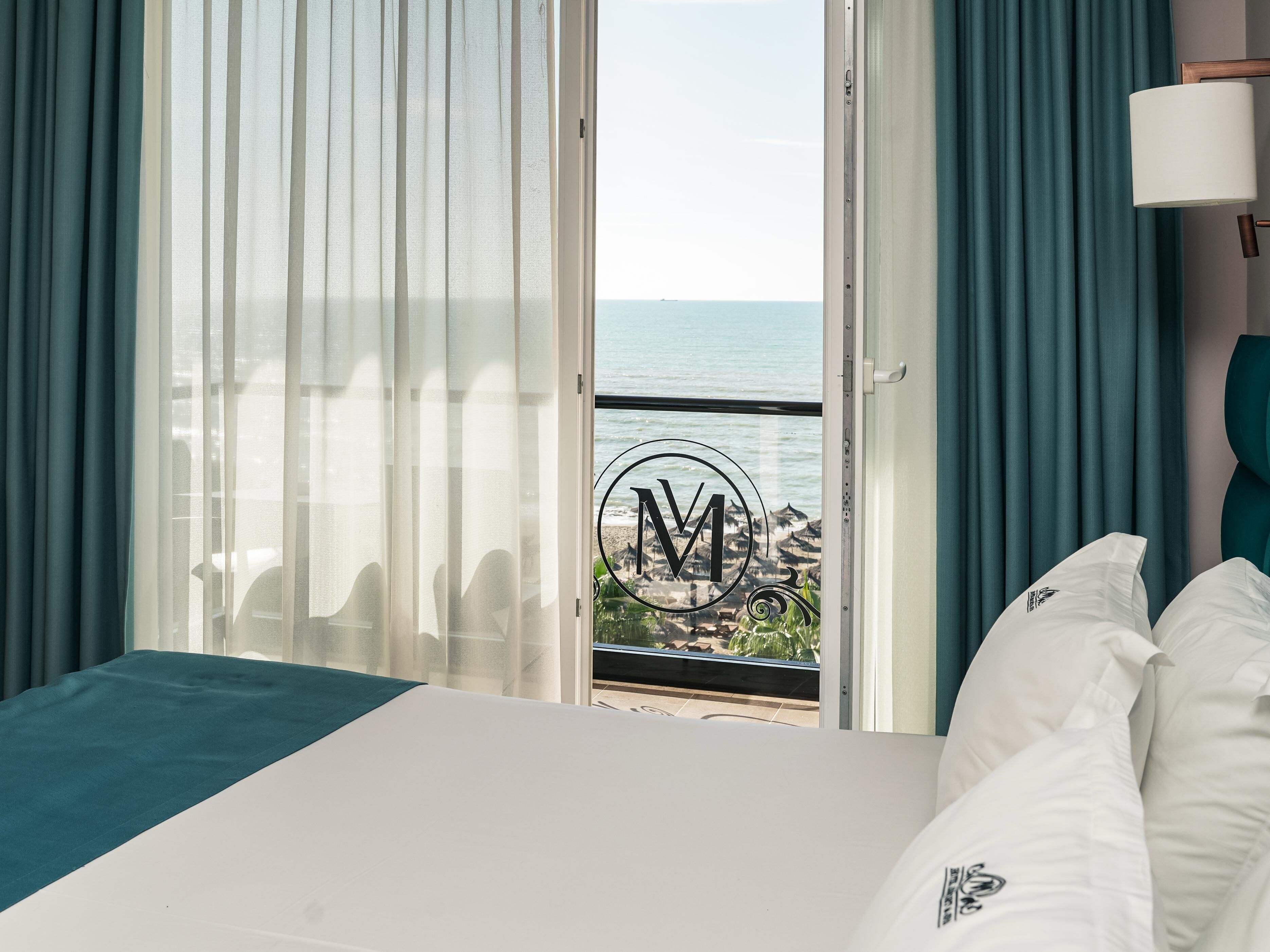 Habitación triple, vistas al mar | Sistema de insonorización, wifi gratis, ropa de cama