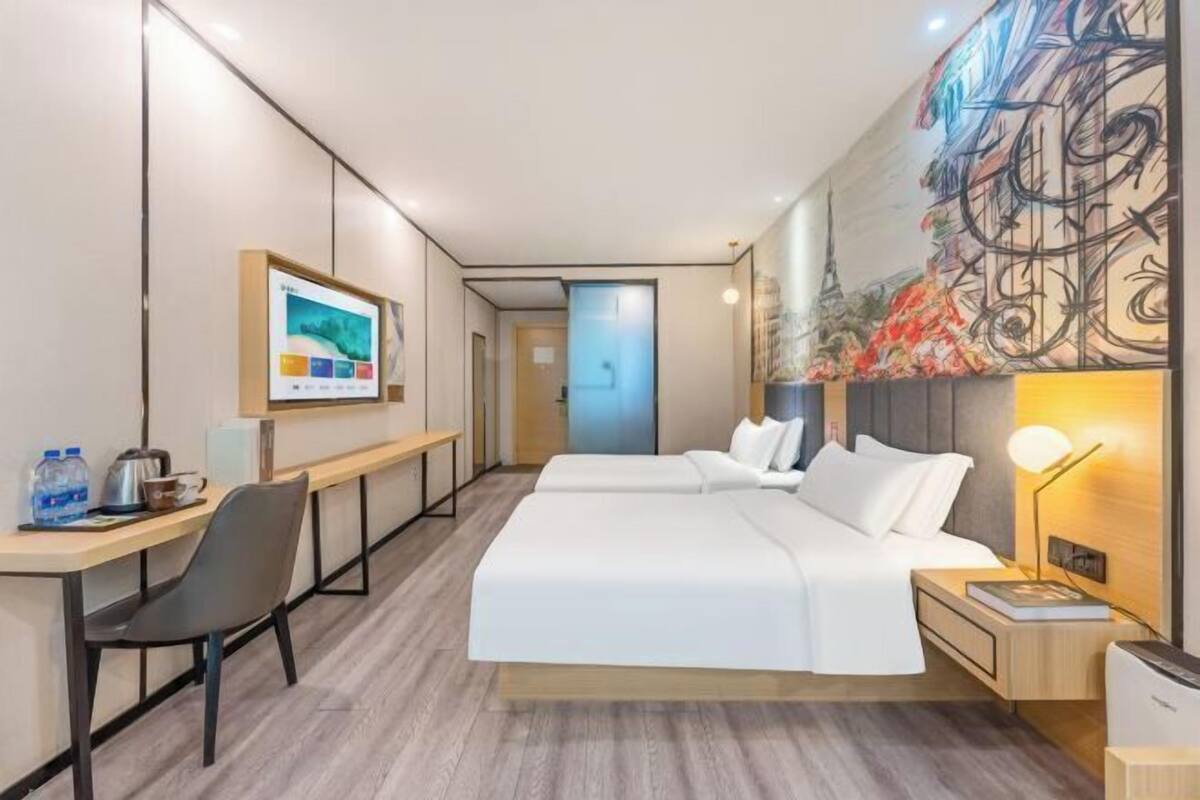 1 bedroom, blackout curtains, free WiFi, bed sheets