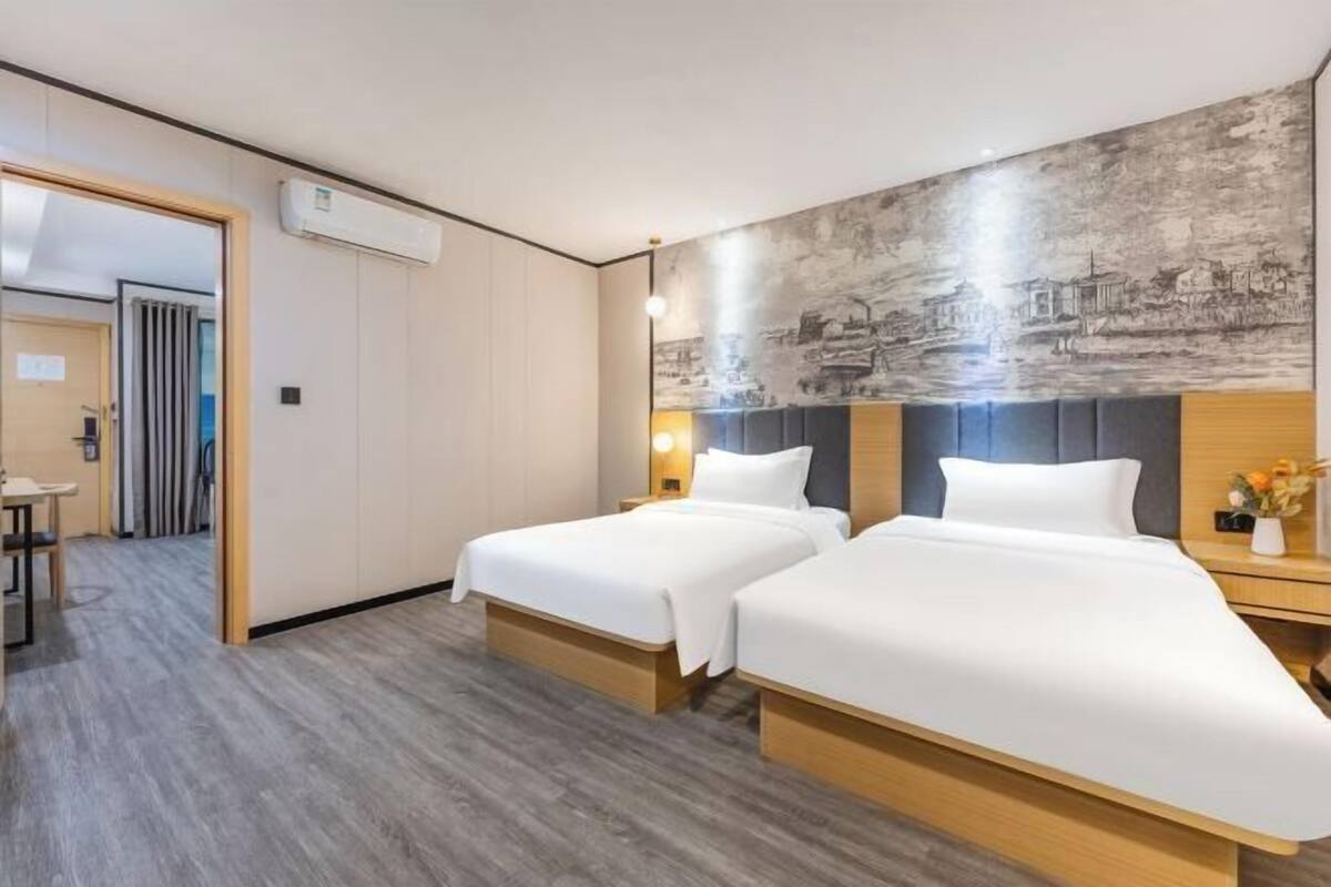 1 bedroom, blackout curtains, free WiFi, bed sheets