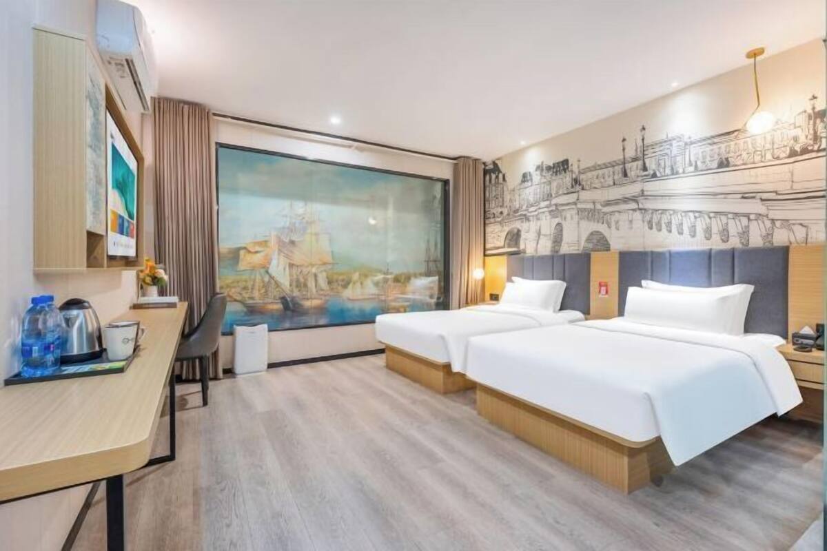 1 bedroom, blackout curtains, free WiFi, bed sheets