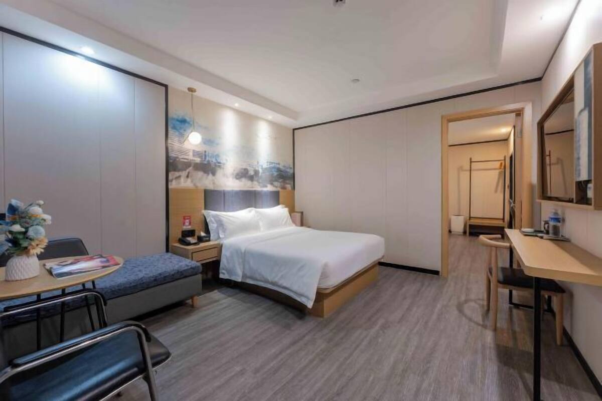 1 bedroom, blackout curtains, free WiFi, bed sheets
