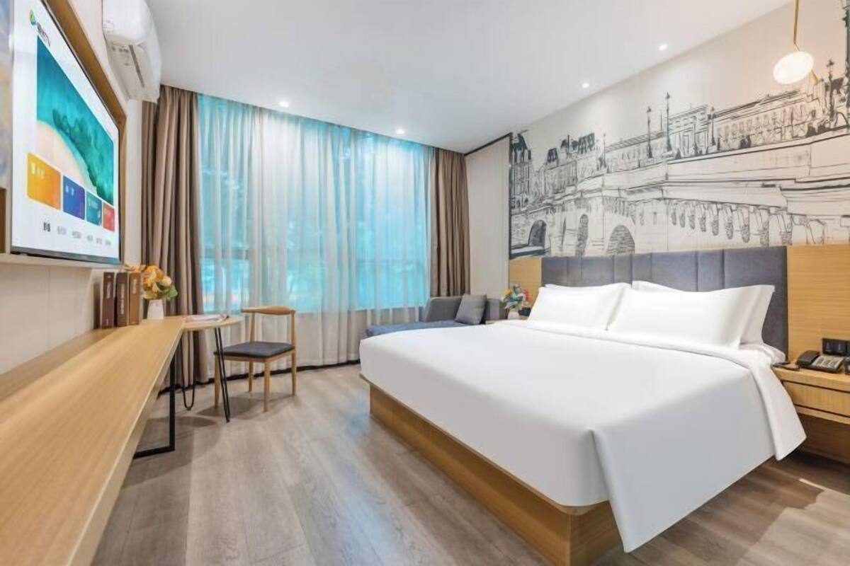 1 bedroom, blackout curtains, free WiFi, bed sheets