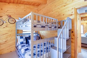 5 habitaciones, tabla de planchar con plancha, cuna de viaje y internet 