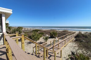 On the beach - Oceanfront home with Hot tub and pool table~ 915 W Ashley (Folly Beach)