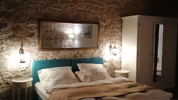 Minibar, in-room safe, soundproofing, free WiFi