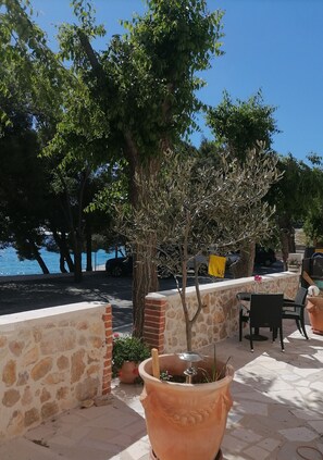 Deluxe Double or Twin Room, Sea View (2) | Terrace/patio