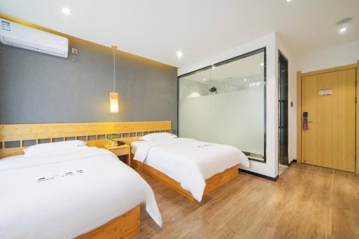 Blackout curtains, free WiFi, bed sheets