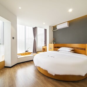Blackout curtains, free WiFi, bed sheets