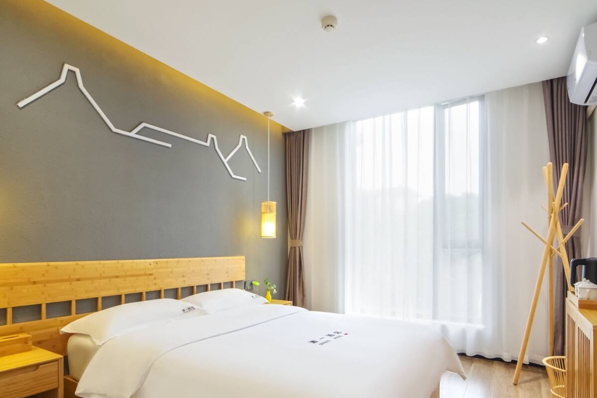 Blackout curtains, free WiFi, bed sheets