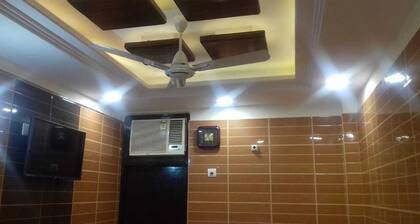 Posh foreigners area, cream location, very safe for females, plush green area
