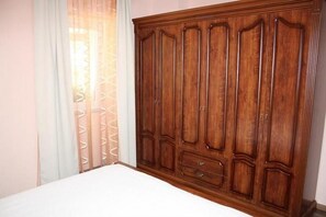 1 bedroom, iron/ironing board, WiFi