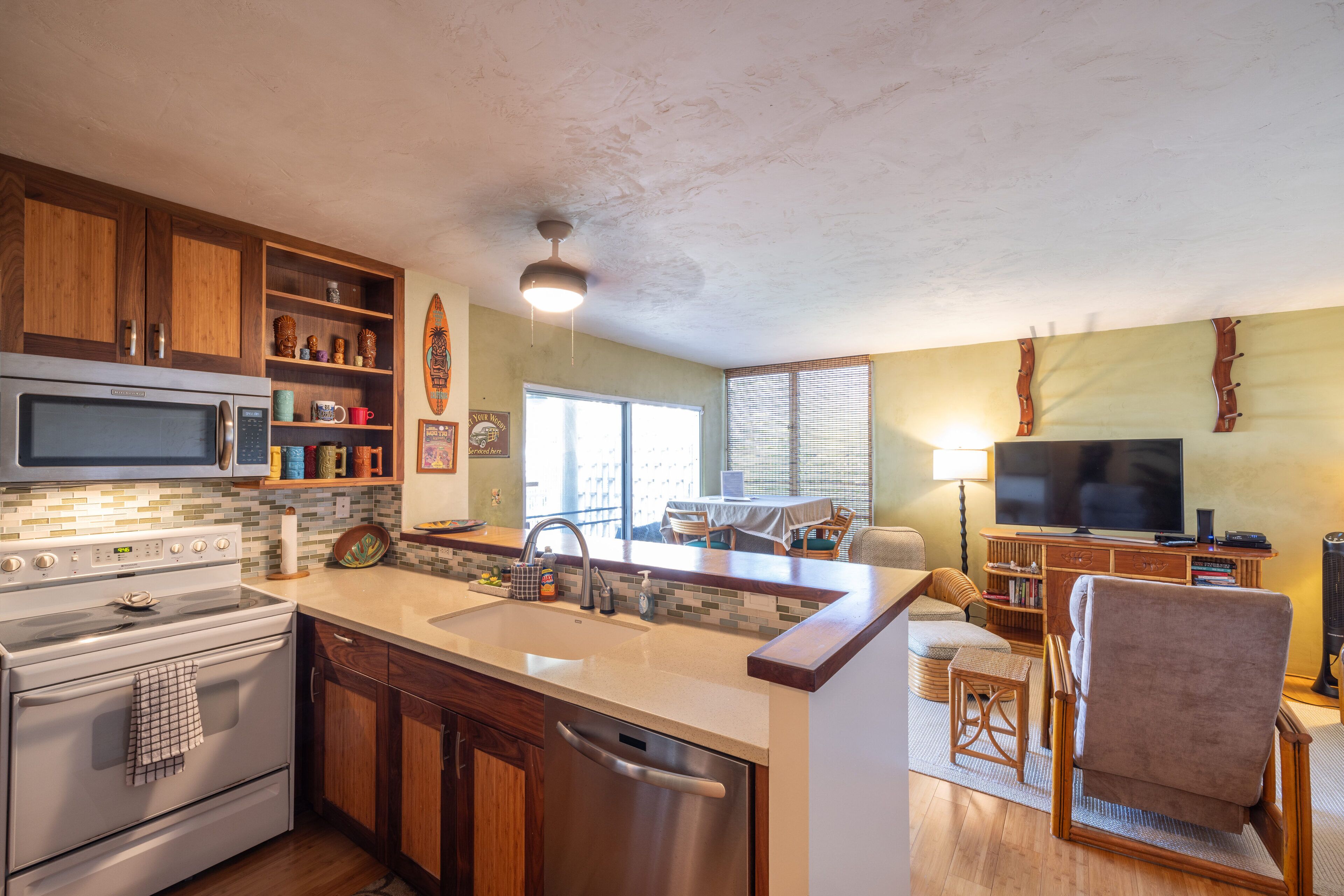 🌴Lovely garden unit with partial ocean view from the lanai. Well equipped🌴