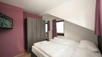 Habitación doble Confort, balcón | 1 habitación, wifi gratis y ropa de cama