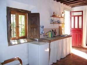 Refrigerador, horno, parrilla de estufa y cafetera de espresso 
