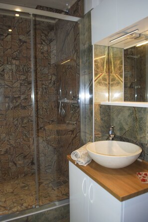 Bathroom - Villa I Cipressi - Rebomaholidays (Toscolano Maderno)