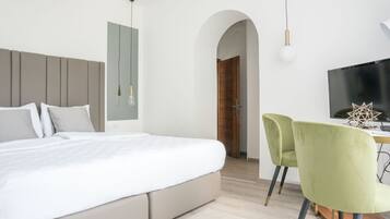 Deluxe Double or Twin Room | Desk, blackout drapes, free WiFi, bed sheets