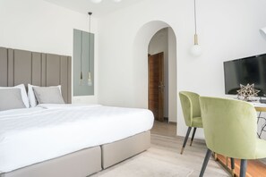 Escritorio, cortinas blackout, wifi gratis y ropa de cama 