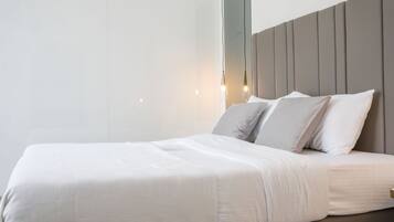 Deluxe Double or Twin Room | Desk, blackout drapes, free WiFi, bed sheets