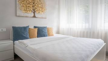 Bureau, rideaux occultants, Wi-Fi gratuit, draps fournis