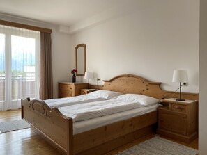 Chambre Double (Shower in Room,Shared Toilet,Balcony)