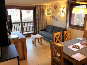 TV, DVD player - Charming Apartment - 2 Bedrooms - Tignes Le Lac - Lake View (Tignes)
