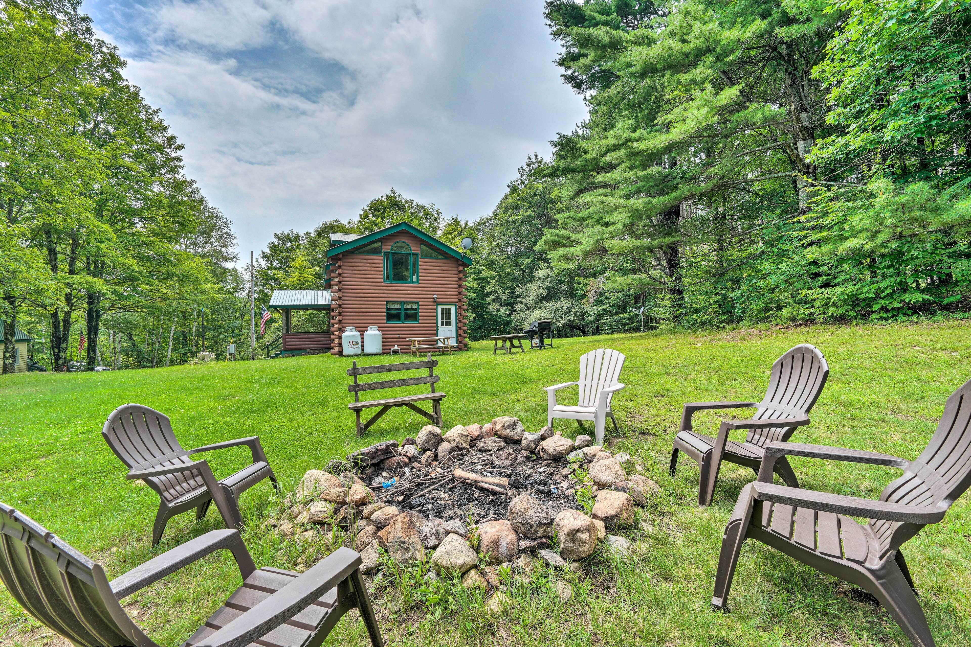 Athol Vacation Rental | 2BR | 2BA | 2,200 Sq Ft | 2 Stories | Stairs Required
