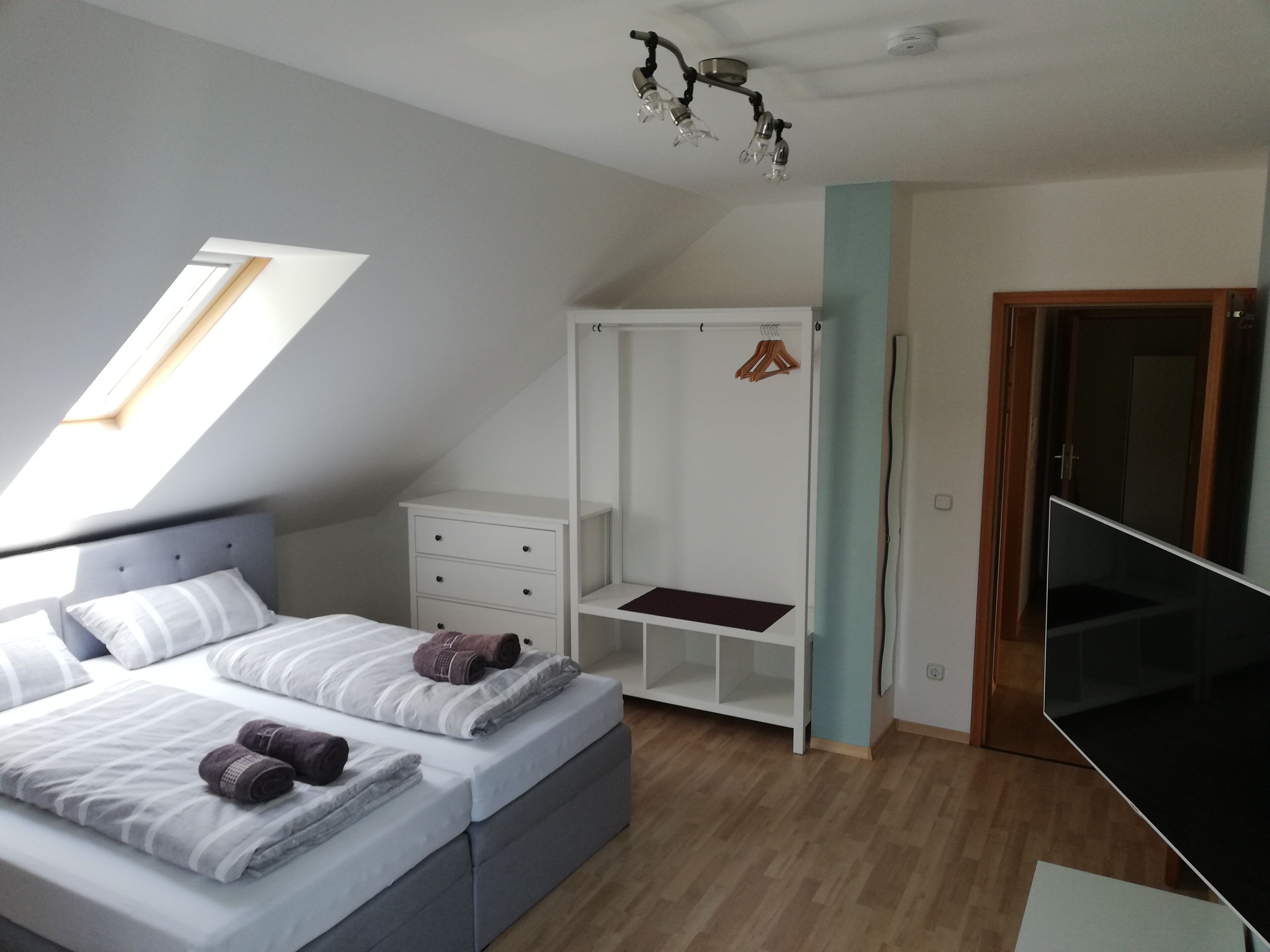 2 dormitorios, tabla de planchar con plancha, wifi gratis y ropa de cama