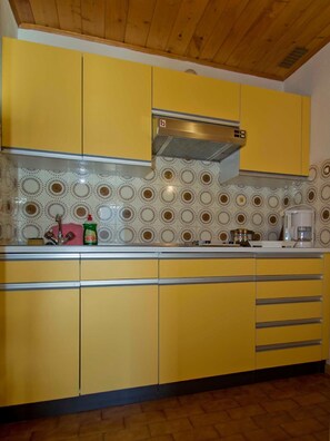 Fridge, oven, coffee/tea maker, toaster