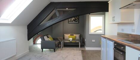 Kylskåp, mikrovågsugn, ugn och spishäll