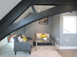 32-inch Smart TV with digital channels, TV