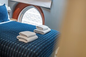 2 bedrooms, Egyptian cotton sheets, premium bedding, bed sheets