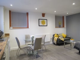 32-inch Smart TV with digital channels, TV