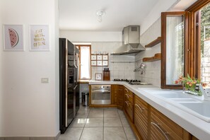 Apartemen | Dapur pribadi | Lemari es besar, microwave, oven, dan kompor