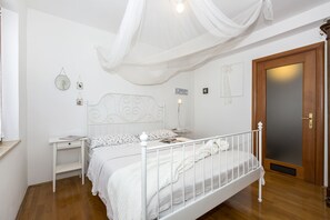 公寓 | 办公桌、免费 WiFi、床单