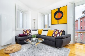 Apartamento, 2 habitaciones, no fumadores | Sala de estar | Una televisión de pantalla plana